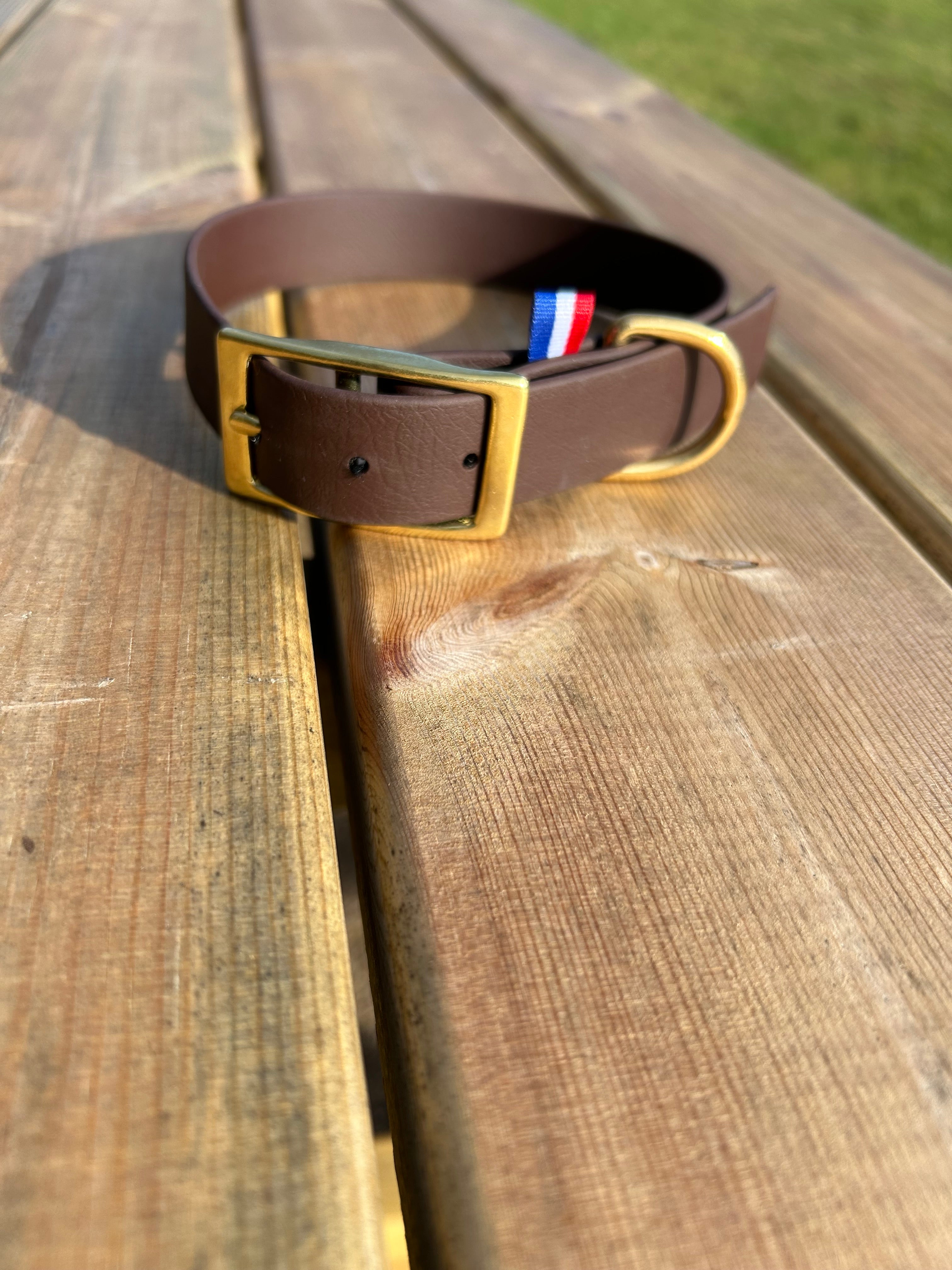 Collier marron foncé 🤎