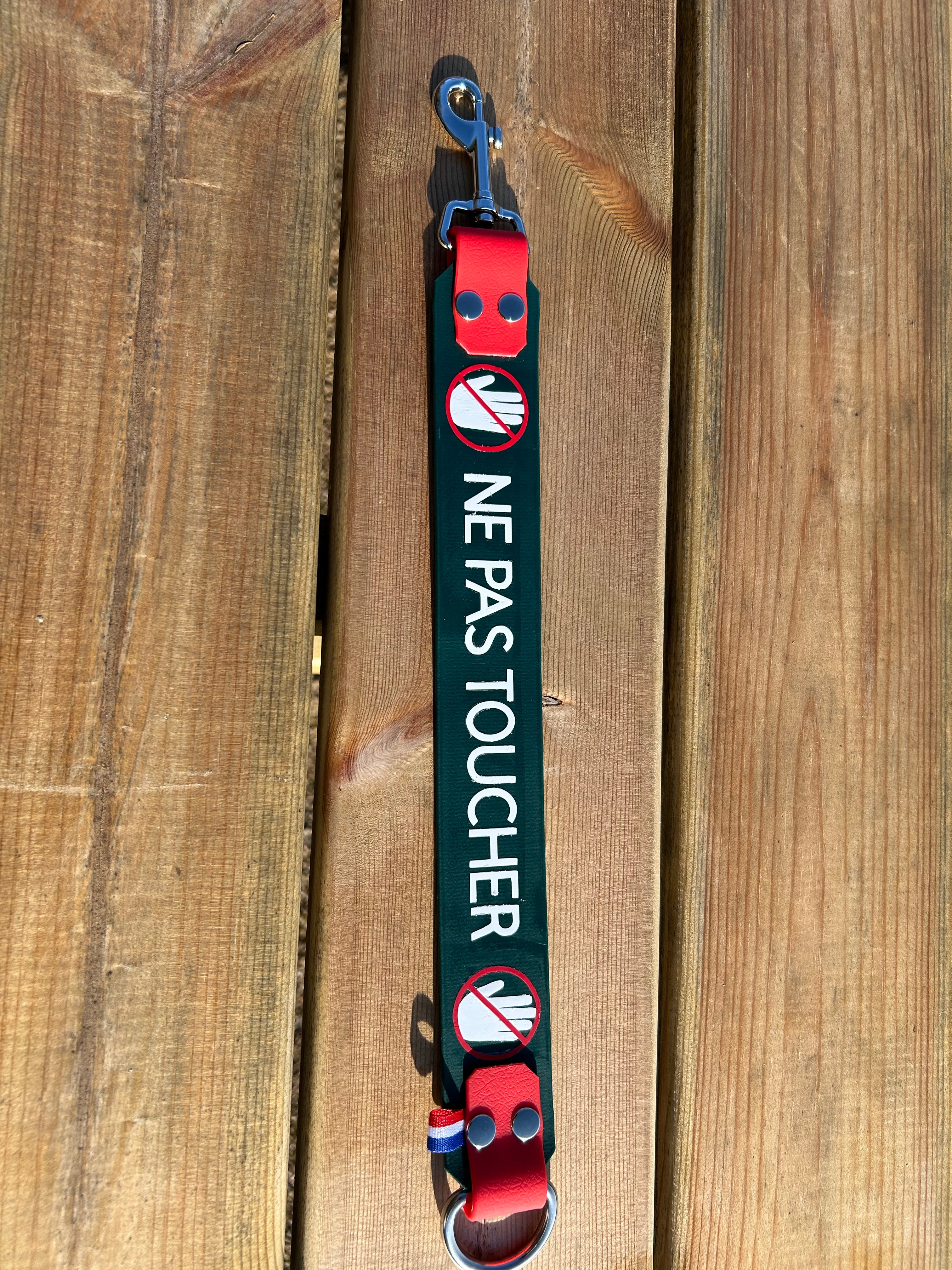 Message du museau «  NE PAS TOUCHER »